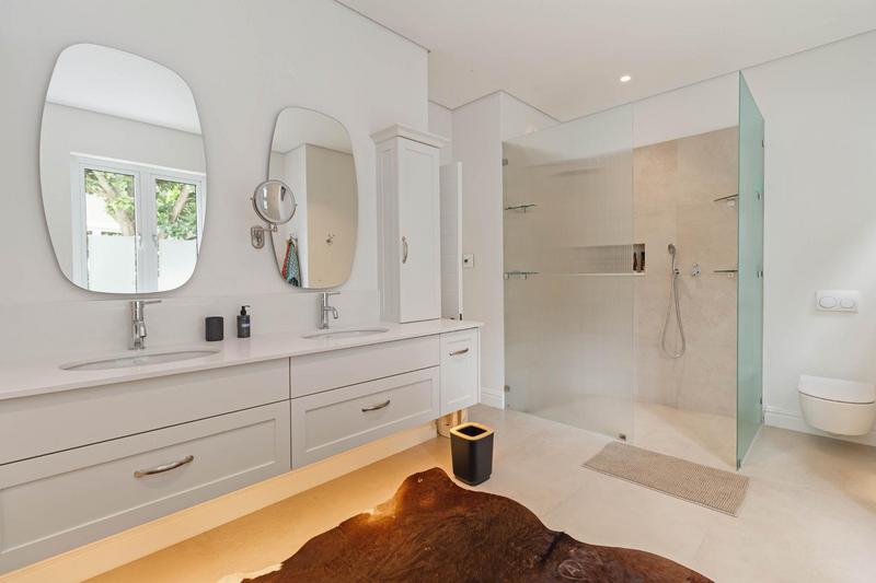 To Let 5 Bedroom Property for Rent in Steenberg Estate Western Cape